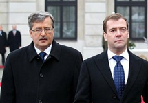 Медведев и Коморовский почтили память погибших под Смоленском Медведев и Коморовский почтили память погибших под Смоленском